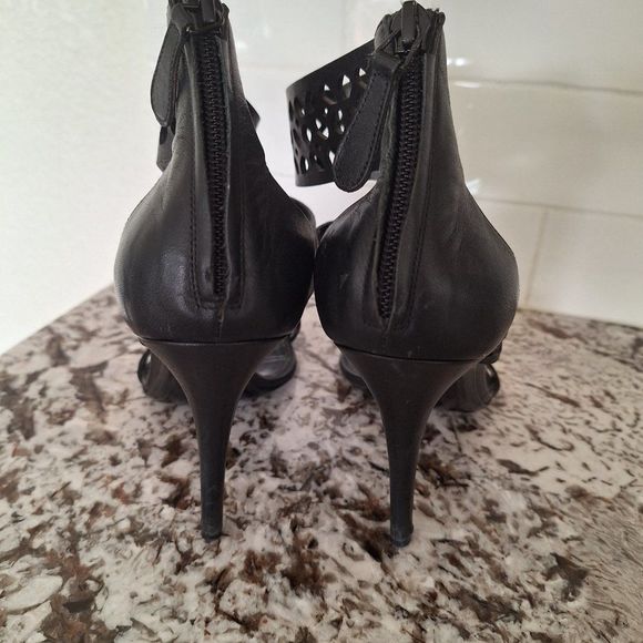 Alexander McQueen Triple-Band Laser-Cut  Leather Sandal  Black‎ size 40.5 - Picture 3 of 11